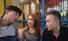 Showbiz 25/8: Dàn diễn viên phim ‘Về nhà đi con’ hội ngộ
