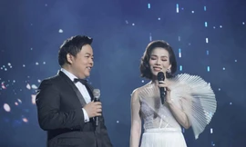 Trên fanpage chính thức của mình, Quang Lê vừa cập nhật những khoảnh khắc bên Lệ Quyên. 