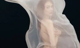 Minh Hằng ‘chơi lớn’ tung ảnh nude mừng sinh nhật tuổi 33