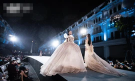 Thí sinh Miss World Việt Nam 2022 trình diễn thời trang dưới trời mưa