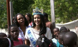 Hoa hậu thế giới gặp nạn khi từ thiện ở Haiti