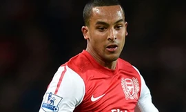 Theo Walcott chạy nhanh gần bằng Usain Bolt