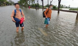 Thí sinh vượt mưa lũ xuống Tam Kỳ dự thi nhưng đến nơi nhận thông báo hoãn