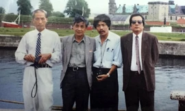 Một bức ảnh hiếm hoi. Từ trái qua phải: Phạm Tiến Duật, Ngô Văn Phú, Bảo Ninh và Hữu Thỉnh