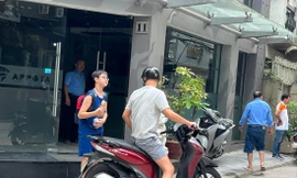 Học sinh đi luyện thi ở một trung tâm tại Hà Nội. Ảnh: Hà Linh