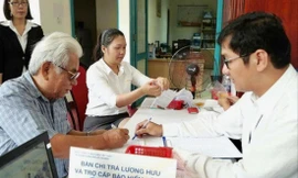 Bộ LĐ-TB&XH cho biết, sẽ tham mưu Chính phủ tăng lương hưu ít nhất 15% để đồng bộ với việc tăng lương công chức, viên chức