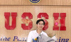 Hoàng Diệm là 1 trong số hàng trăm sinh viên tình nguyện tham gia mô hình “Áo xanh sư phạm, tiếp sức mùa thi”