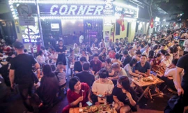 Phố Tạ Hiện được coi là khu ăn chơi giải trí đêm của Hà Nội. Ảnh: Duy Phạm