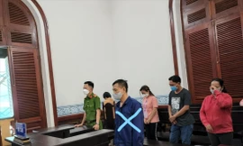 Cựu công an Phạm Quang Tiến ( dấu X) tại phiên tòa. Ảnh: PV