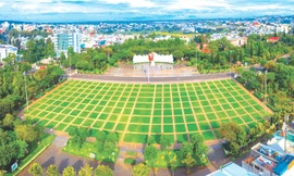 Đường phố Pleiku sạch sẽ nhờ được quét dọn hằng ngày