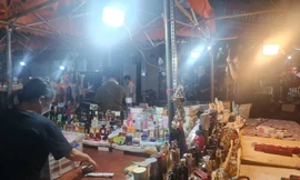 Hàng giả, hàng nhái bày bán la liệt tại chợ đêm