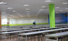 Cơ quan chức năng tỉnh Bắc Giang phun khử khuẩn ở Công ty TNHH Shinyoung Việt Nam trong KCN Vân Trung