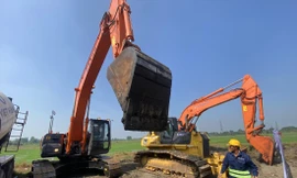 Công trường dự án Vành đai 3 TPHCM đoạn qua huyện Hóc Môn. Ảnh: H.H