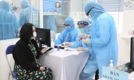 Nghiêm túc thực hiện 5K để đảm bảo an toàn phòng dịch. Ảnh: Như Ý