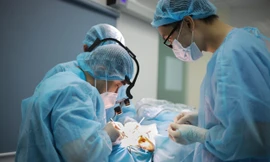 Khách Việt kiều đến Bệnh viện Da Liễu TPHCM thực hiện phẫu thuật thẩm mỹ dịp cuối năm. Ảnh: Lan Anh