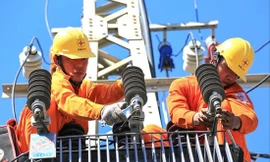 Chuyên gia cho rằng, ngành điện cũng cần tự lột xác, tiết giảm chi phí, chống thất thoát. Ảnh minh họa 