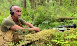 Ông Hempton ghi âm thanh trong rừng nhiệt đới Hoh, Mỹ 