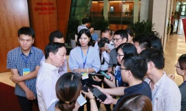 Các nhà báo tác nghiệp mọi lúc, mọi nơi