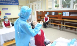 Trường học tại Hà Nội diễn tập các tình huống chuẩn bị đón học sinh lớp 7-12 đi học. Ảnh: Trọng Tài