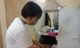  Chị Lưu Thị Bích Ngọc cho biết, hầu hết công nhân đang đi cách ly đềurất lo vì không biết đến bao giờ mới được đi làm