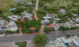 Hiện trạng nhà và đất của gia đình bà Bùi Thị Nuôi tại ngã ba cây Cốc (Thăng Bình, Quảng Nam). Ảnh: Nguyễn Thành