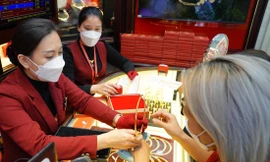 Tạo nguồn cung vàng và bình đẳng giữa các thương hiệu sẽ góp phần kéo giá vàng trong nước xuống. Ảnh: Như Ý