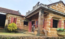 Ngôi nhà đá ong của ông Nguyễn Ngọc Thanh. Ảnh: Hà Thương 