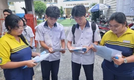Thí sinh tại TPHCM tham dự kỳ thi tốt nghiệp THPT 2024. Ảnh: Nguyễn Dũng