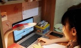 Các trường được chỉ đạo xây dựng kế hoạch dạy học, lựa chọn nội dung cốt lõi, cơ bản, phù hợp dạy trực tuyến. Ảnh: Quỳnh Anh