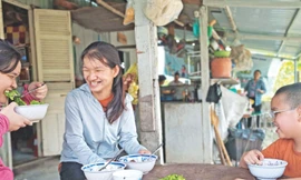 Nụ cười những đứa trẻ khuyết tật ở "mái nhà chung". Ảnh: Trương Định