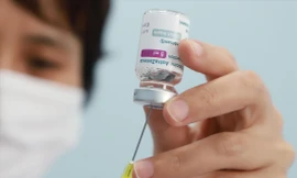 Ngành y tế khuyến khích người dân tiêm mũi 4 vắc xin phòng COVID-19