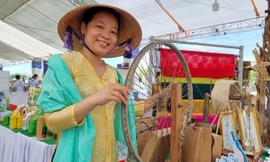 Yến tại gian hàng giới thiệu sản phẩm tại sự kiện Techfest 2023. Ảnh: Hoài Văn