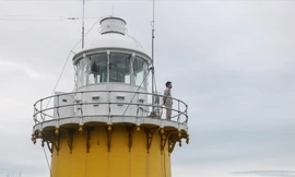 Hải đăng cổ Tiên Sa 120 năm tuổi thách thức thời gian. Ảnh: Nguyễn Thành 