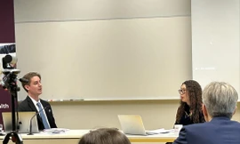 PGS.TS Kim Bảo Giang với vai trò là phản biện luận án tiến sĩ tại Học viện Karolinska vừa qua. Ảnh: NVCC