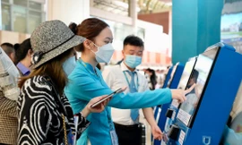 Giá vé máy bay tăng cao khiến nhiều gia đình từ bỏ kế hoạch du lịch nội địa. Ảnh minh họa: PT