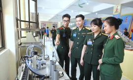 Học viện Kỹ thuật Quân sự luôn có nhiều công trình nghiên cứu khoa học trẻ mang hiệu quả ứng dụng thiết thực. ẢNH: NGUYỄN MINH