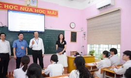 Đoàn kiểm tra của Bộ GD&ĐT do Thứ trưởng Phạm Ngọc Thưởng dẫn đầu kiểm tra công tác tổ chức thi, động viên học sinh tại Vĩnh Phúc ngay trước kỳ thi