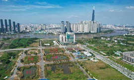  4 lô đất "vàng" vừa được TPHCM đấu giá có vị trí đắc địa khi nằm sát chân cầu Thủ Thiêm. Một số chuyên gia lo sẽ có bong bóng bất động sản từ vụ đấu giá kỷ lục ở Thủ Thiêm. Ảnh: Dân Trí