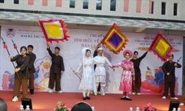 Đoạn trích vở Hai Bà Trưng do thầy và trò Trường THCS - THPT Hai Bà Trưng dàn dựng. Ảnh: Nguyễn Dũng