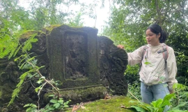 Một trong những ngôi mộ cổ lớn nhất trên núi A Man chưa bị hư hỏng nhiều. Ảnh: LỮ HỒ