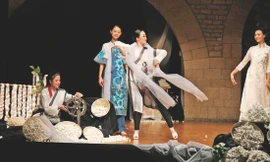 Biểu diễn tơ lụa Bảo Lộc tại San Marino 