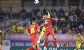 Đông Á Thanh Hoá đang chơi ấn tượng dưới sự dẫn dắt của HLV giàu cá tính Velizar Popov. Ảnh: Anh Tú