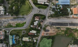 Vướng mặt bằng, dự án nâng cấp, mở rộng quốc lộ 50 chậm tiến độ Ảnh: H.H