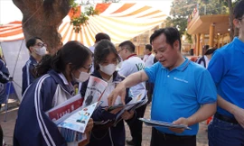 Tư vấn tuyển sinh cho thí sinh năm 2023 tại Hải Dương Ảnh: Diệp An 
