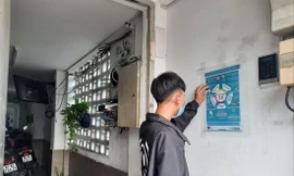 Một khu nhà trọ tuyên truyền “5K” ngay ở cửa ra vào 