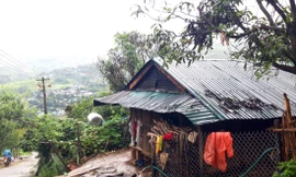 Căn nhà tạm bợ của chị Y Lem 