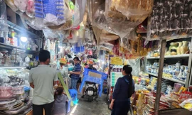 Bên trong chợ Láng Thượng