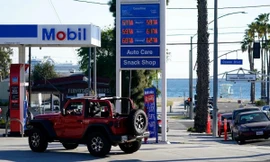 Tỷ lệ lạm phát ở Mỹ hiện cao nhất trong 40 năm qua, một phần do giá xăng dầu tăng mạnh. Ảnh: AP