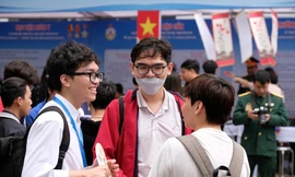 Xét tuyển ĐH đang có dấu hiệu bất lợi cho học sinh yếu thế. Ảnh: Mạnh Thắng