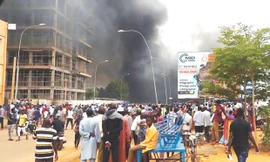 Những người ủng hộ phe đảo chính tổ chức biểu tình ở thủ đô Niamey của Niger. Ảnh: AP